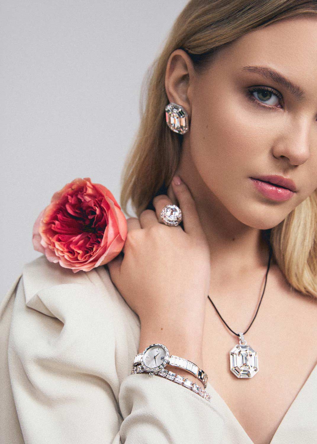 Коктейльное кольцо Swarovski Mesmera 5674296
