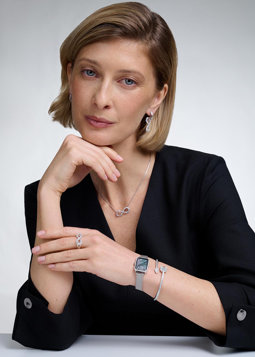 Открытый жесткий браслет ''Стрела'' Swarovski Idyllia 5737264 (M)