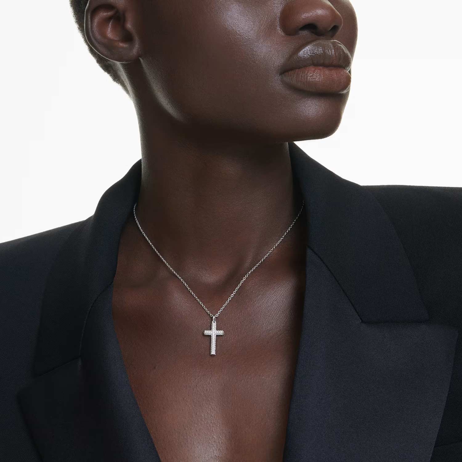 Женский декоративный крестик на цепочке Swarovski Insigne 5675577 с кристаллами Swarovski